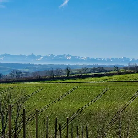 Chez Marie : Les Pyrenees A Portee De Vue *