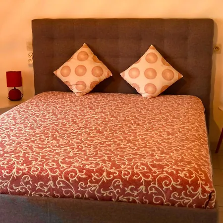 Chez Marie : Les Pyrenees A Portee De Vue * Garravet