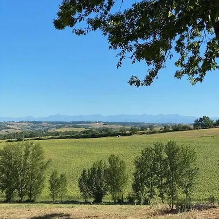 Chez Marie : Les Pyrenees A Portee De Vue Garravet